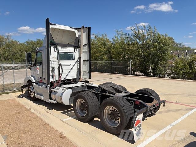 Volvo VNM64T 中古トラクターヘッド | トレーラーヘッド