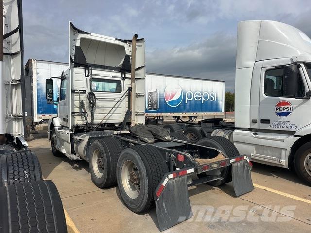 Volvo VNM64T 中古トラクターヘッド | トレーラーヘッド