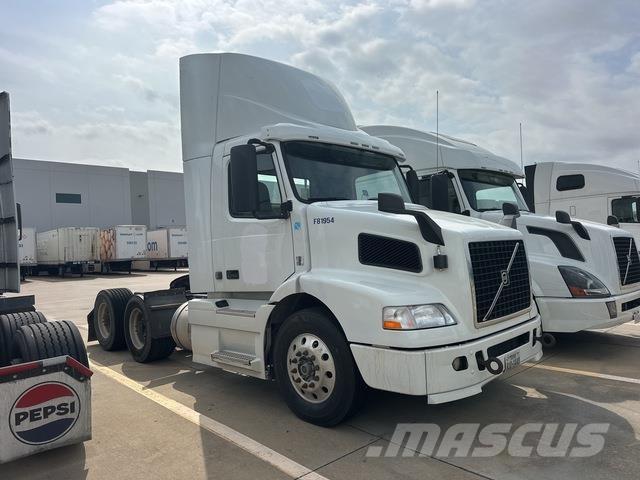 Volvo VNM64T 中古トラクターヘッド | トレーラーヘッド