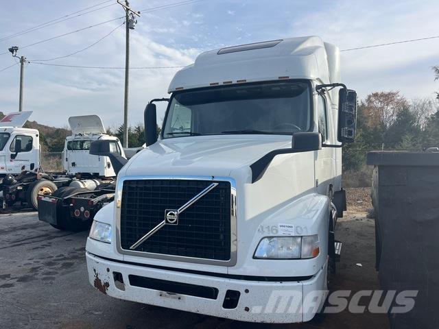 Volvo VNM64T 中古トラクターヘッド | トレーラーヘッド