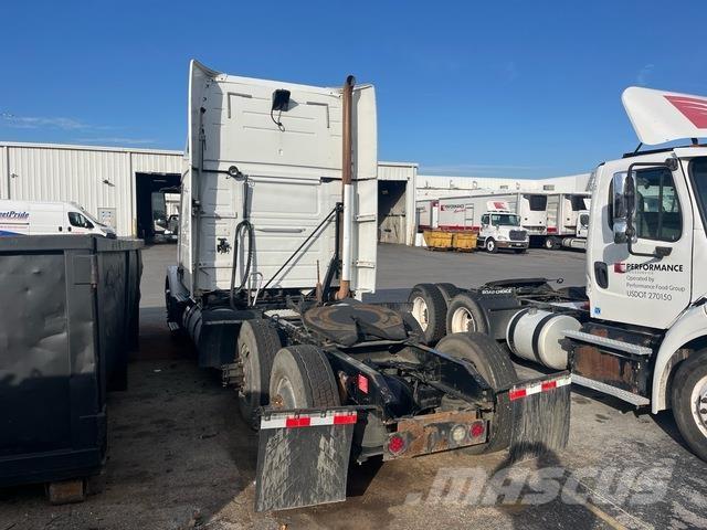 Volvo VNM64T 中古トラクターヘッド | トレーラーヘッド