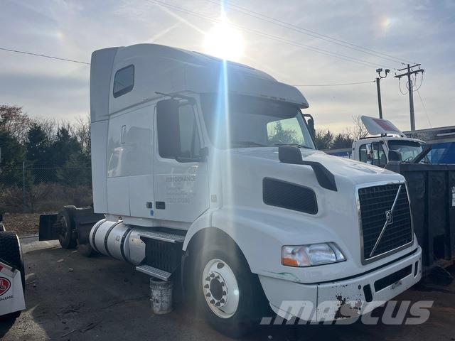 Volvo VNM64T 中古トラクターヘッド | トレーラーヘッド