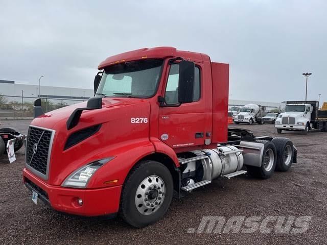 Volvo VNR 中古トラクターヘッド | トレーラーヘッド
