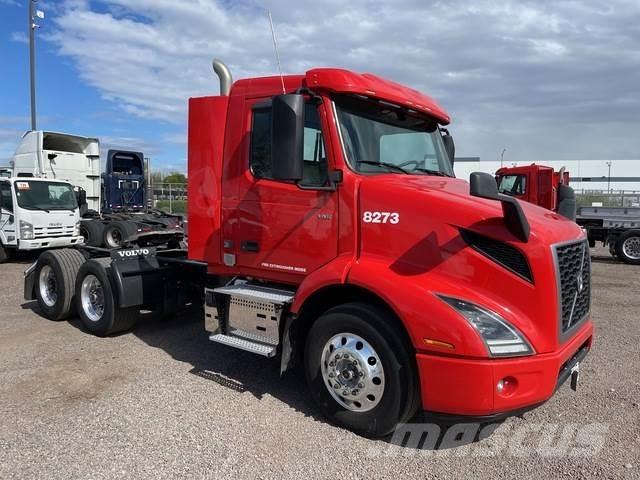 Volvo VNR 中古トラクターヘッド | トレーラーヘッド