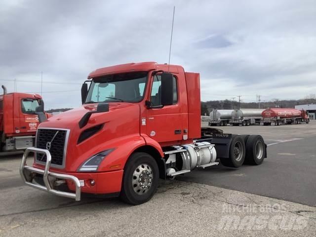 Volvo VNR 中古トラクターヘッド | トレーラーヘッド