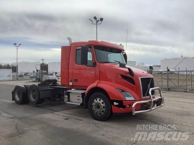 Volvo VNR 中古トラクターヘッド | トレーラーヘッド