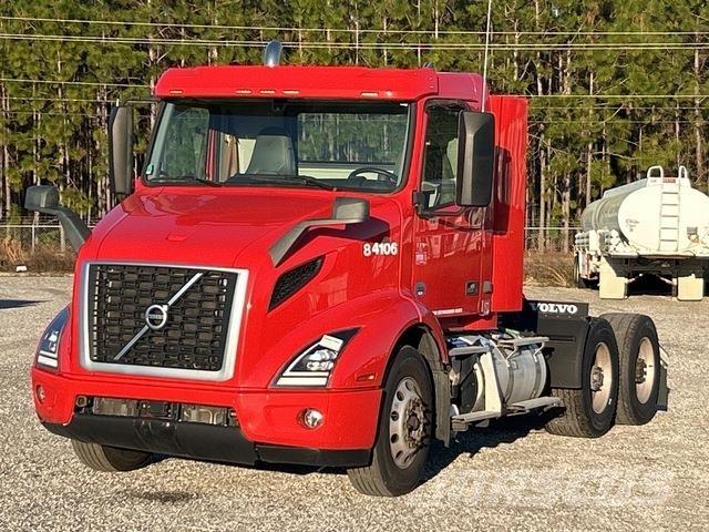 Volvo VNR 中古トラクターヘッド | トレーラーヘッド