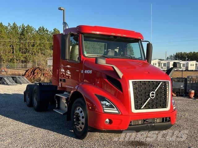 Volvo VNR 中古トラクターヘッド | トレーラーヘッド