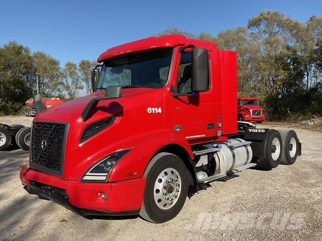 Volvo VNR 中古トラクターヘッド | トレーラーヘッド