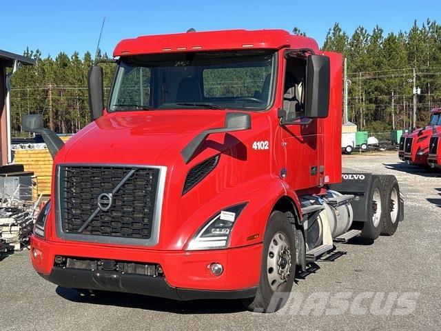Volvo VNR 中古トラクターヘッド | トレーラーヘッド
