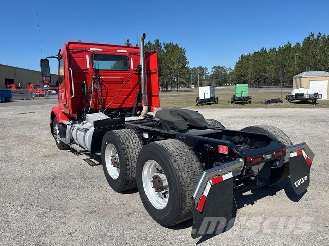 Volvo VNR 中古トラクターヘッド | トレーラーヘッド