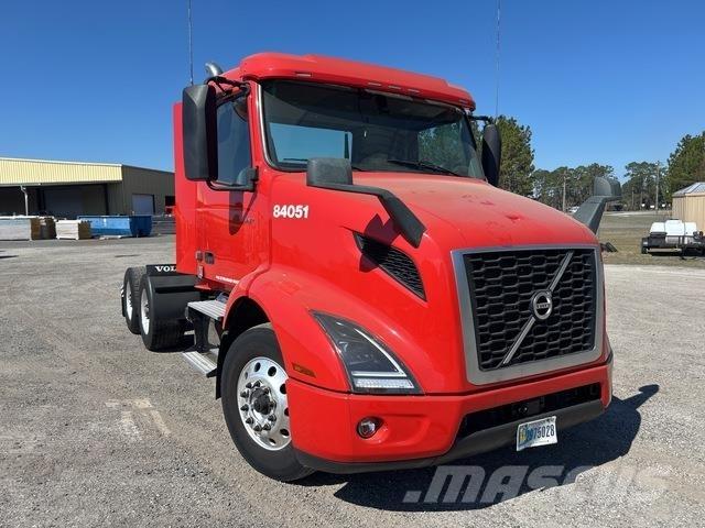 Volvo VNR 中古トラクターヘッド | トレーラーヘッド