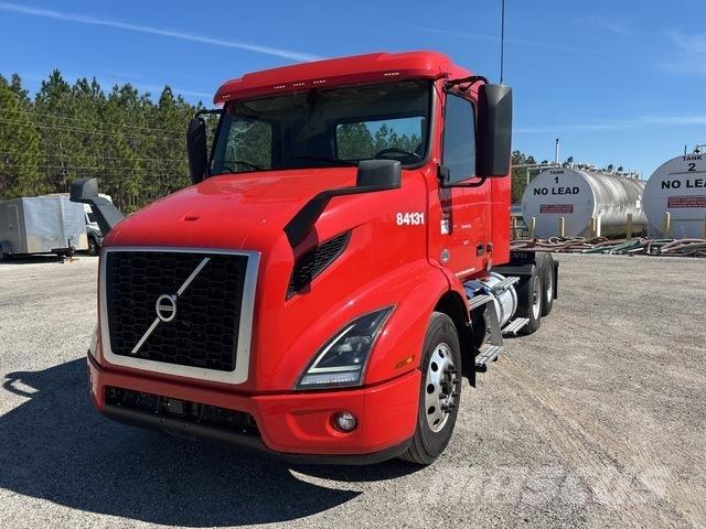Volvo VNR 中古トラクターヘッド | トレーラーヘッド