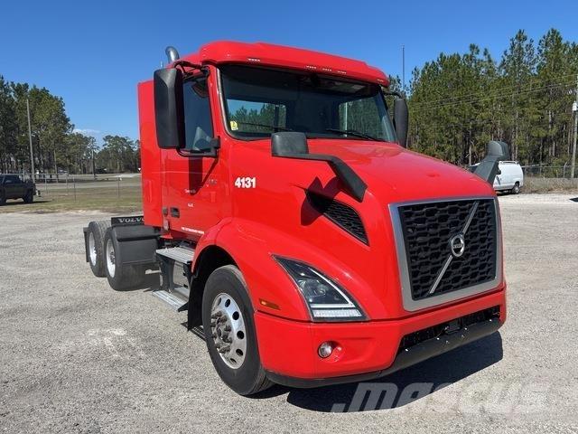 Volvo VNR 中古トラクターヘッド | トレーラーヘッド