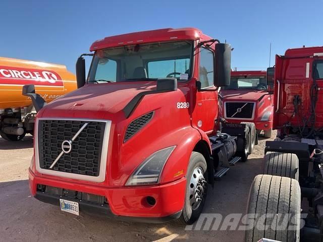 Volvo VNR 中古トラクターヘッド | トレーラーヘッド