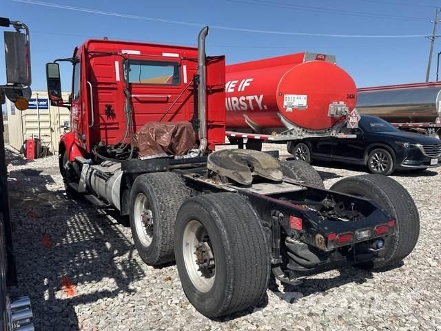Volvo VNR 中古トラクターヘッド | トレーラーヘッド