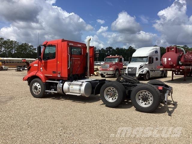 Volvo VNR 中古トラクターヘッド | トレーラーヘッド