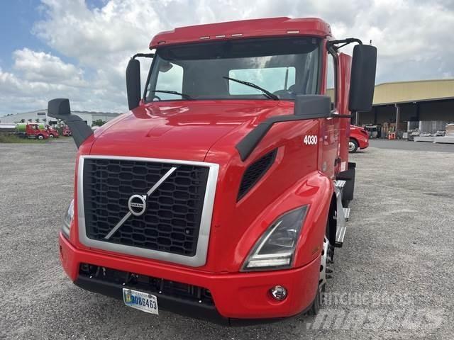 Volvo VNR 中古トラクターヘッド | トレーラーヘッド