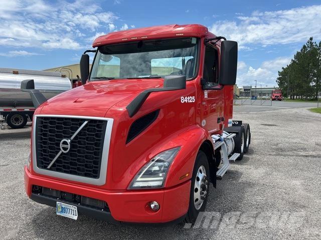 Volvo VNR 中古トラクターヘッド | トレーラーヘッド
