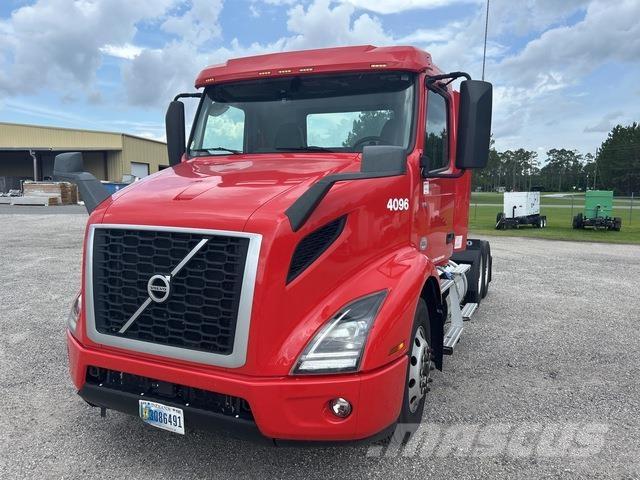 Volvo VNR 中古トラクターヘッド | トレーラーヘッド