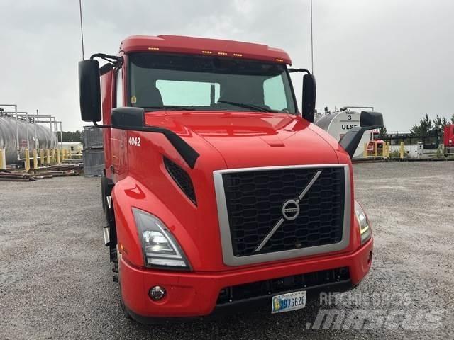 Volvo VNR 中古トラクターヘッド | トレーラーヘッド