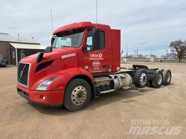 Volvo VNR 中古トラクターヘッド | トレーラーヘッド