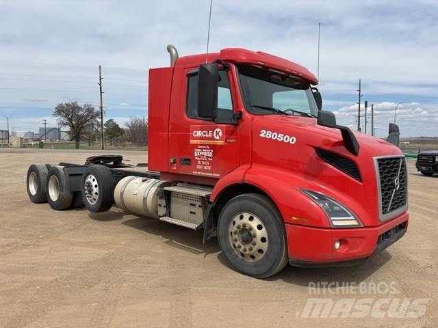 Volvo VNR 中古トラクターヘッド | トレーラーヘッド