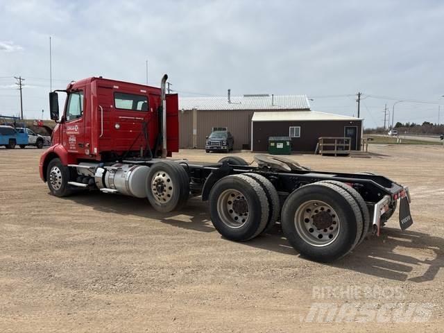 Volvo VNR 中古トラクターヘッド | トレーラーヘッド