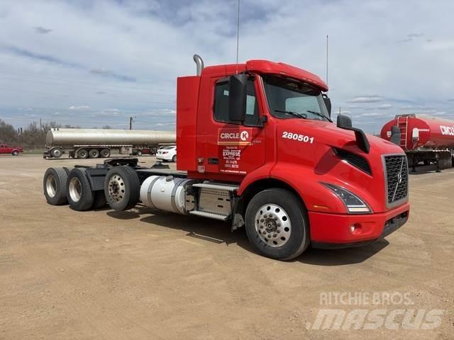 Volvo VNR 中古トラクターヘッド | トレーラーヘッド