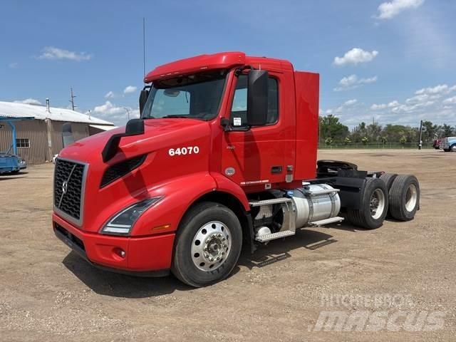 Volvo VNR 中古トラクターヘッド | トレーラーヘッド