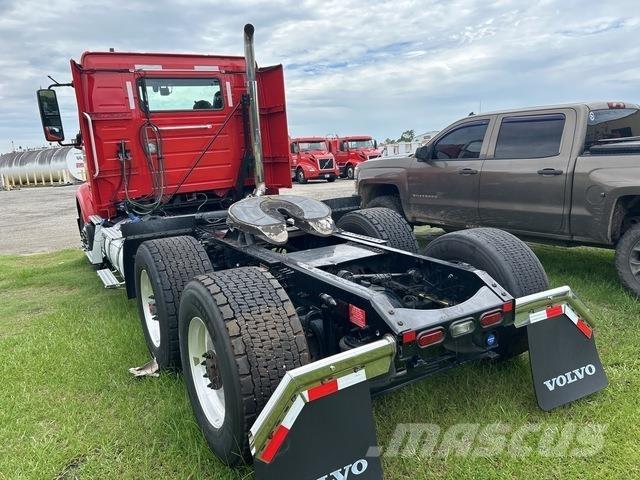 Volvo VNR 中古トラクターヘッド | トレーラーヘッド