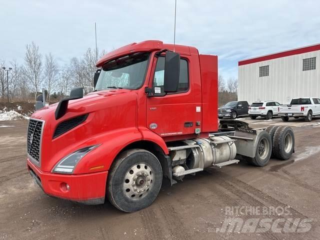 Volvo VNR 中古トラクターヘッド | トレーラーヘッド