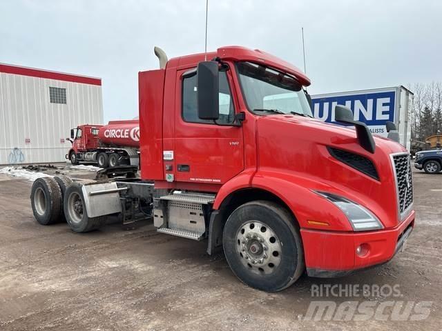 Volvo VNR 中古トラクターヘッド | トレーラーヘッド