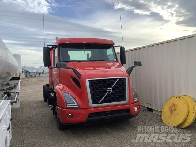 Volvo VNR 中古トラクターヘッド | トレーラーヘッド
