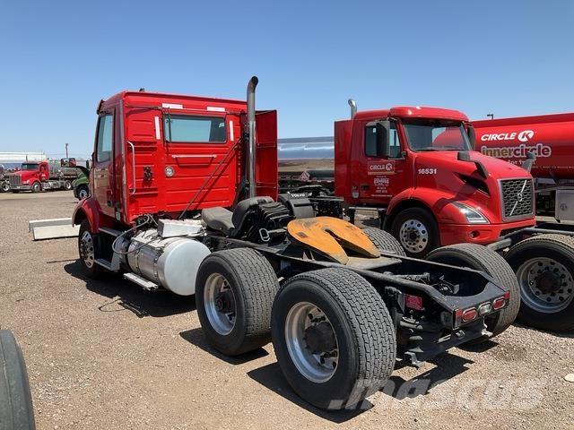 Volvo VNR 中古トラクターヘッド | トレーラーヘッド