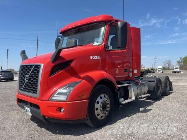 Volvo VNR 中古トラクターヘッド | トレーラーヘッド