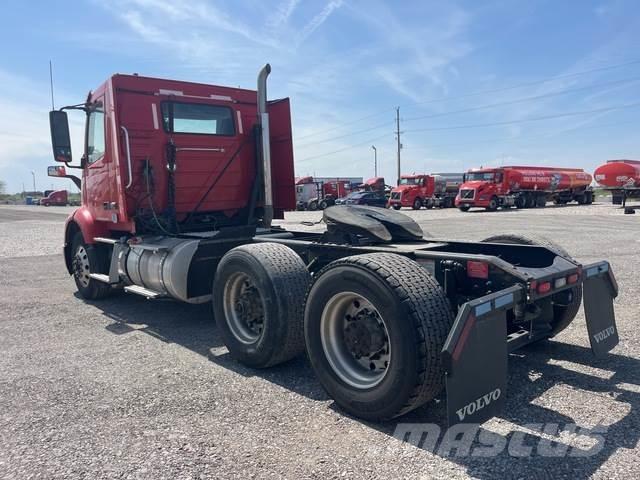 Volvo VNR 中古トラクターヘッド | トレーラーヘッド