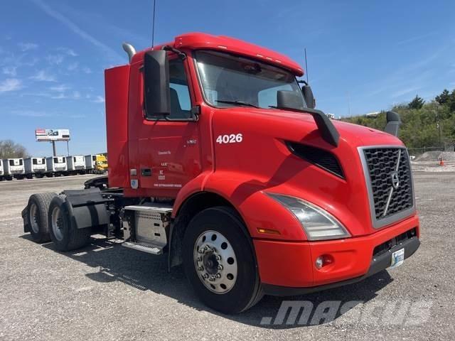 Volvo VNR 中古トラクターヘッド | トレーラーヘッド