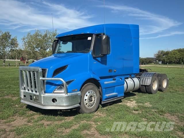 Volvo VNR 中古トラクターヘッド | トレーラーヘッド
