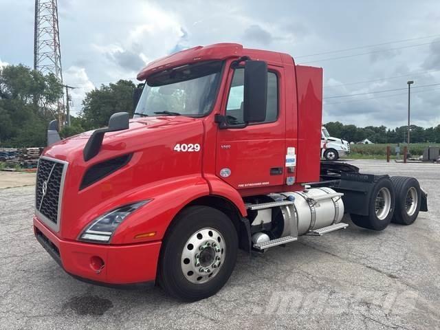Volvo VNR 中古トラクターヘッド | トレーラーヘッド