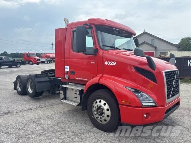 Volvo VNR 中古トラクターヘッド | トレーラーヘッド