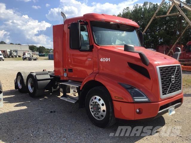 Volvo VNR 中古トラクターヘッド | トレーラーヘッド