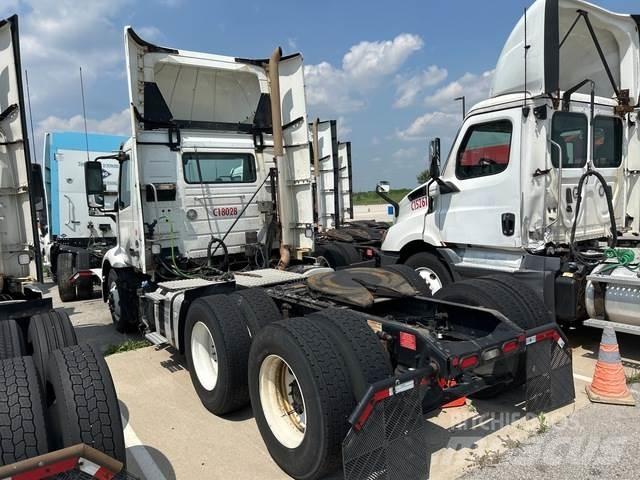 Volvo VNR 中古トラクターヘッド | トレーラーヘッド