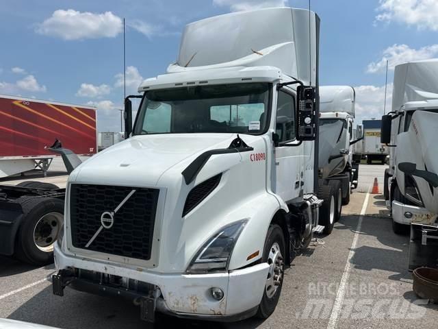 Volvo VNR 中古トラクターヘッド | トレーラーヘッド