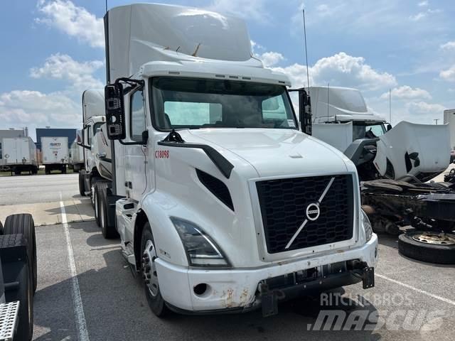 Volvo VNR 中古トラクターヘッド | トレーラーヘッド