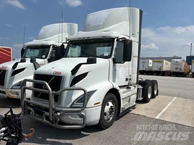Volvo VNR 中古トラクターヘッド | トレーラーヘッド
