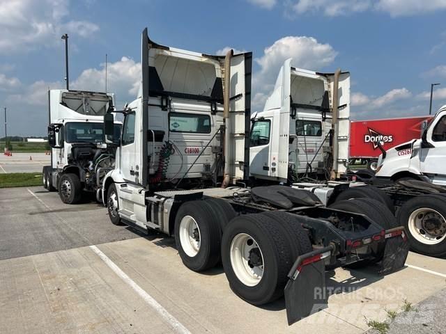 Volvo VNR 中古トラクターヘッド | トレーラーヘッド