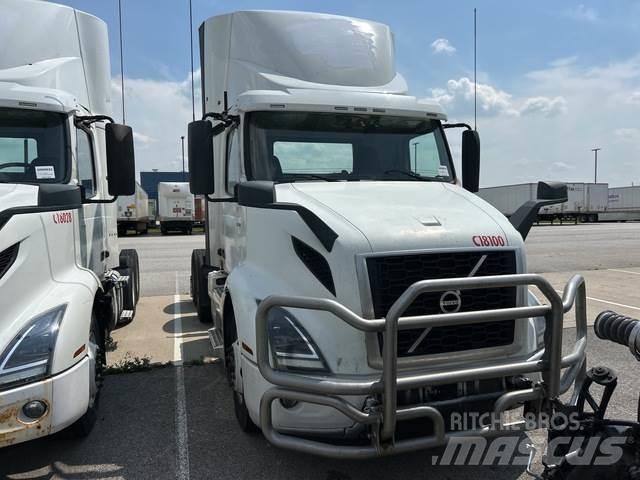 Volvo VNR 中古トラクターヘッド | トレーラーヘッド