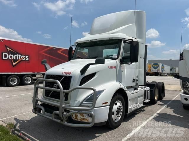 Volvo VNR 中古トラクターヘッド | トレーラーヘッド
