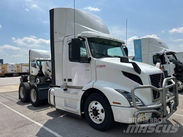 Volvo VNR 中古トラクターヘッド | トレーラーヘッド